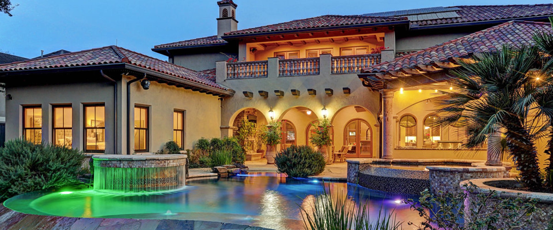 Uncover Luxury Villas with Movie Theaters in Central Texas