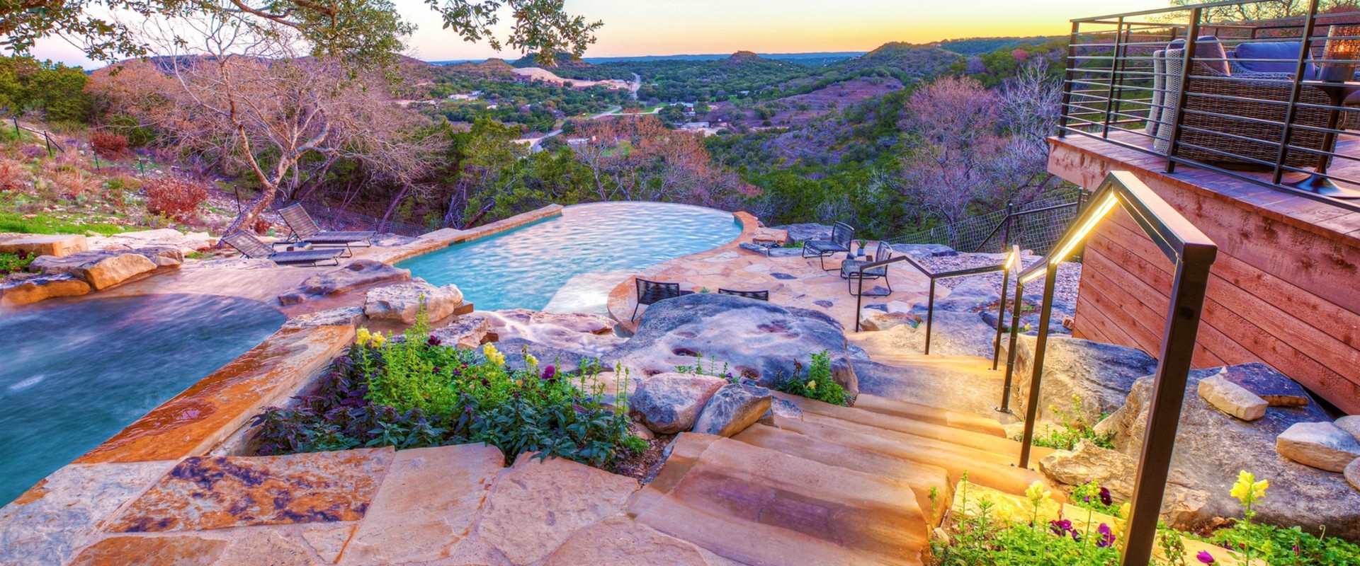 Experience Luxury in Central Texas: Stay at Villas with Lake Views