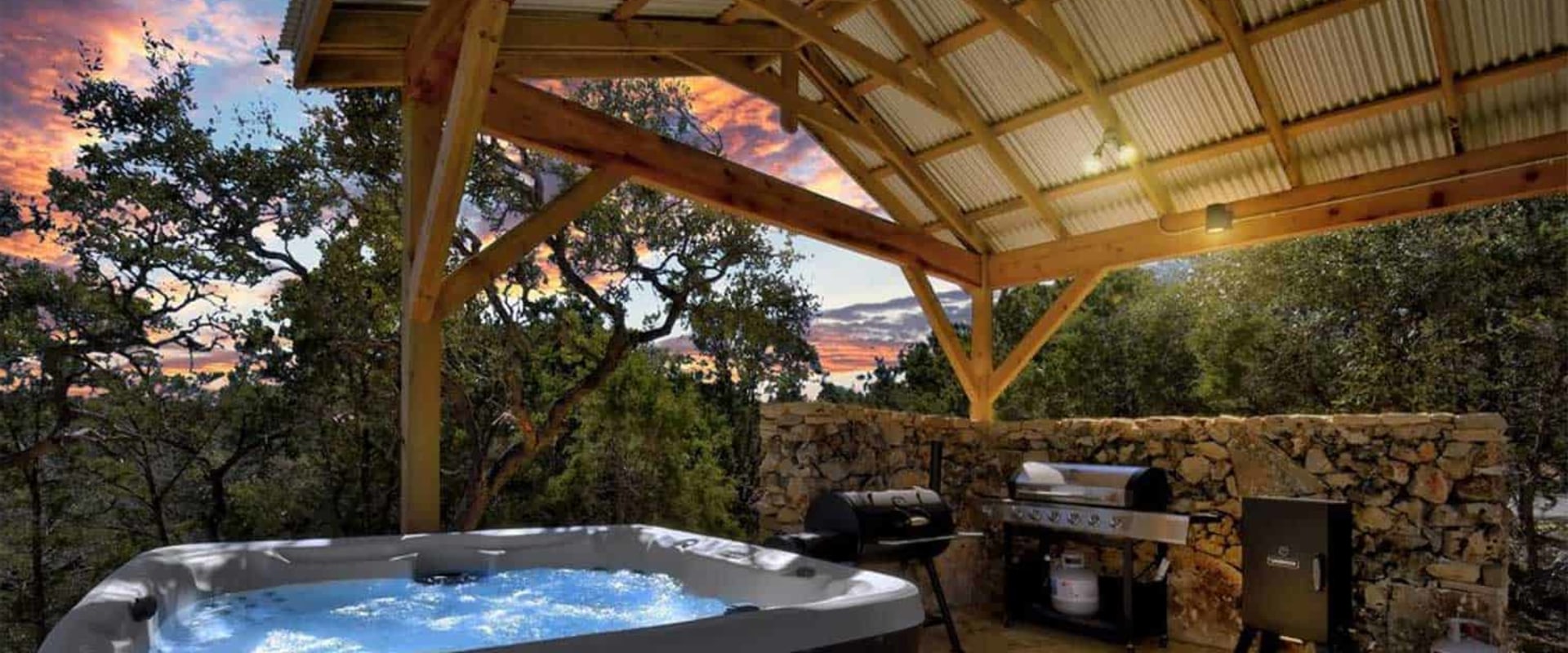 Luxury Cabins with Outdoor Hot Tubs in Central Texas - The Perfect Getaway